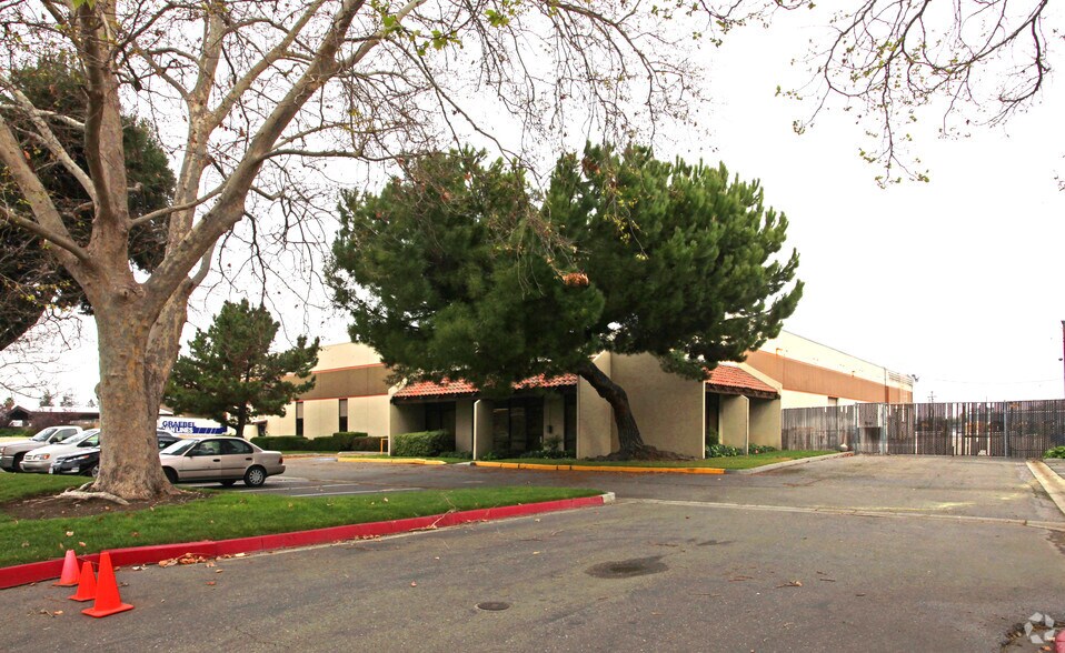 1501 Martin Ave, Santa Clara, CA à louer - Photo de l’immeuble – Image 2 sur 9