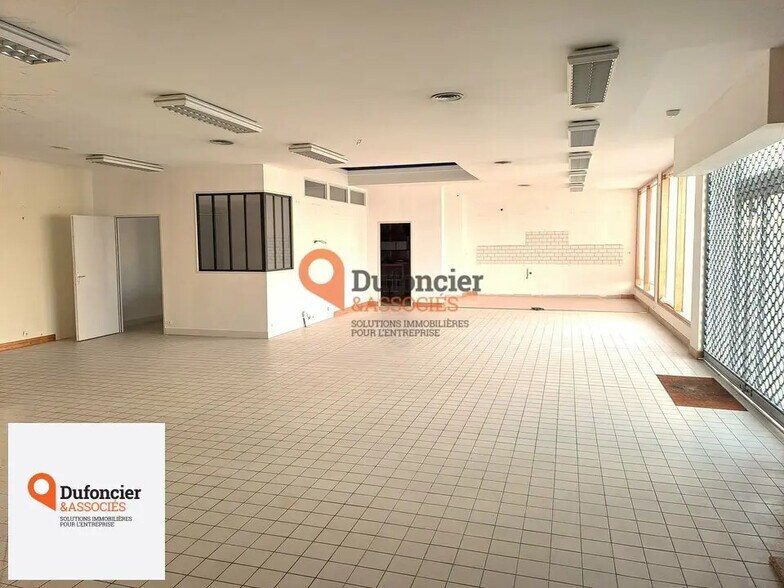 Bureau dans Poitiers à louer - Photo de l’immeuble – Image 3 sur 12