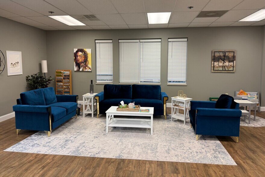 15480 Clayton Rd, Ballwin, MO à vendre - Photo de l’immeuble – Image 3 sur 5