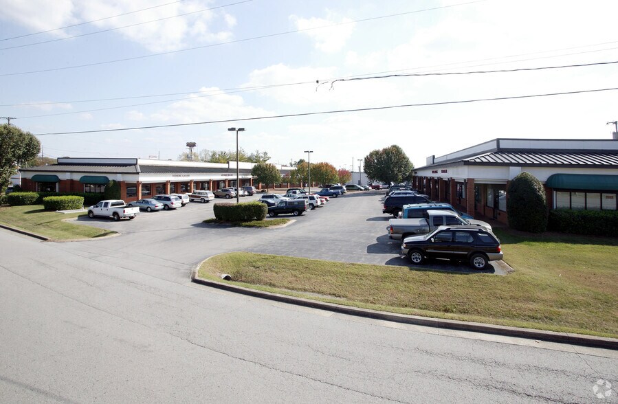 110 Glancy St, Goodlettsville, TN à louer - Photo de l’immeuble – Image 3 sur 14