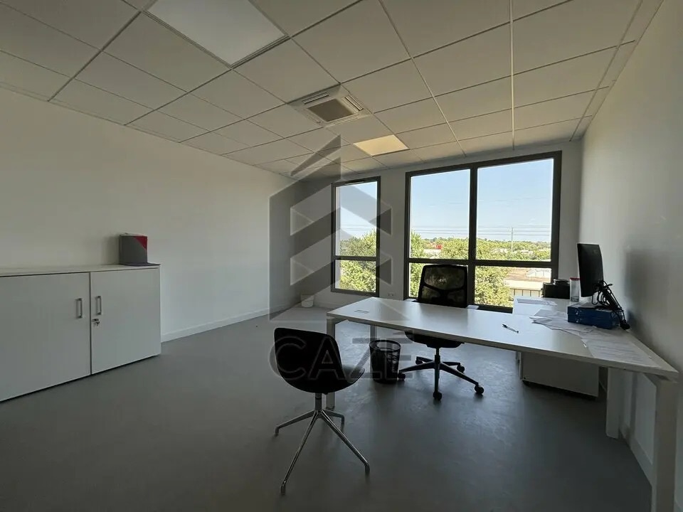 Bureau dans Artigues-près-Bordeaux à louer Photo de l’immeuble– Image 1 sur 11