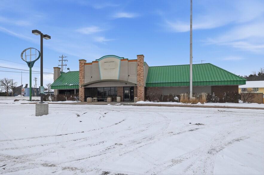 143 Division St, Stevens Point, WI à vendre - Photo de l’immeuble – Image 3 sur 63