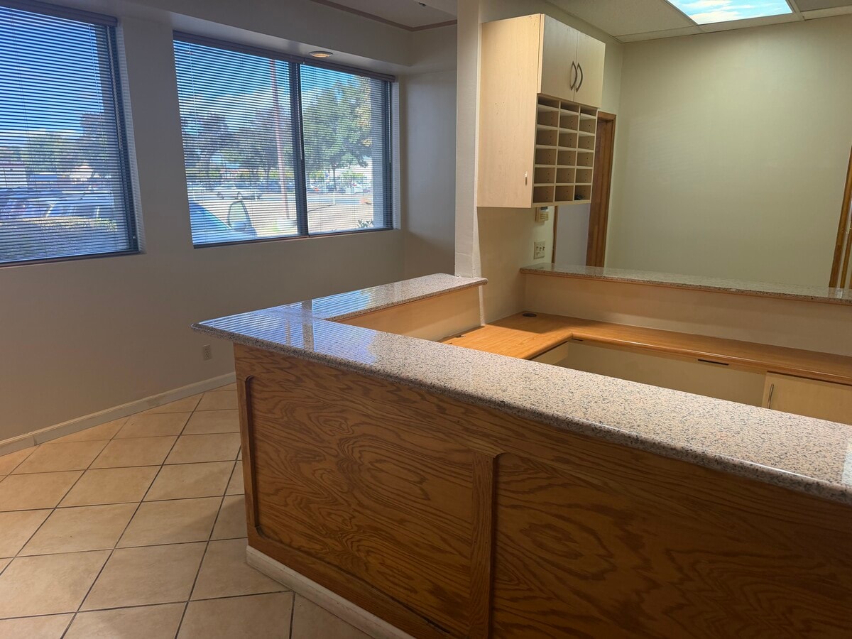 2360 Mckee Rd, San Jose, CA 95116 - Lot B-5 - - Photo intérieure - Image 2 of 21