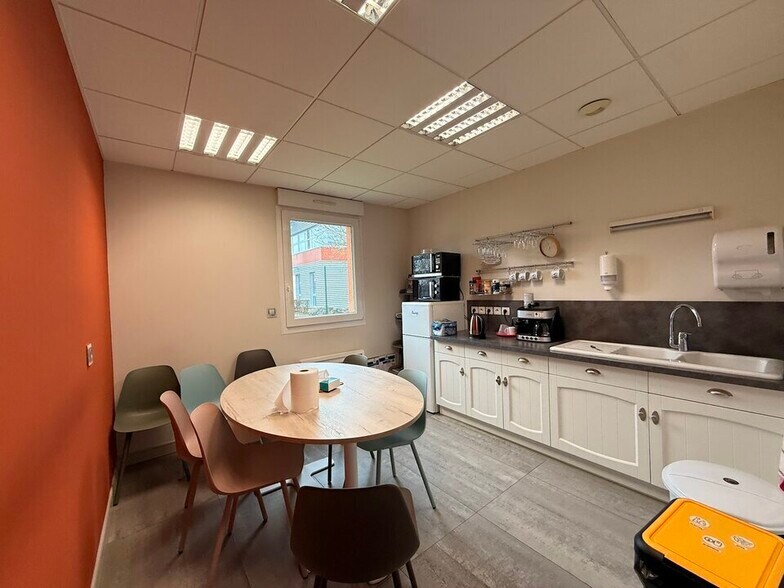 Bureau dans Beauvais à louer - Photo intérieure – Image 3 sur 12