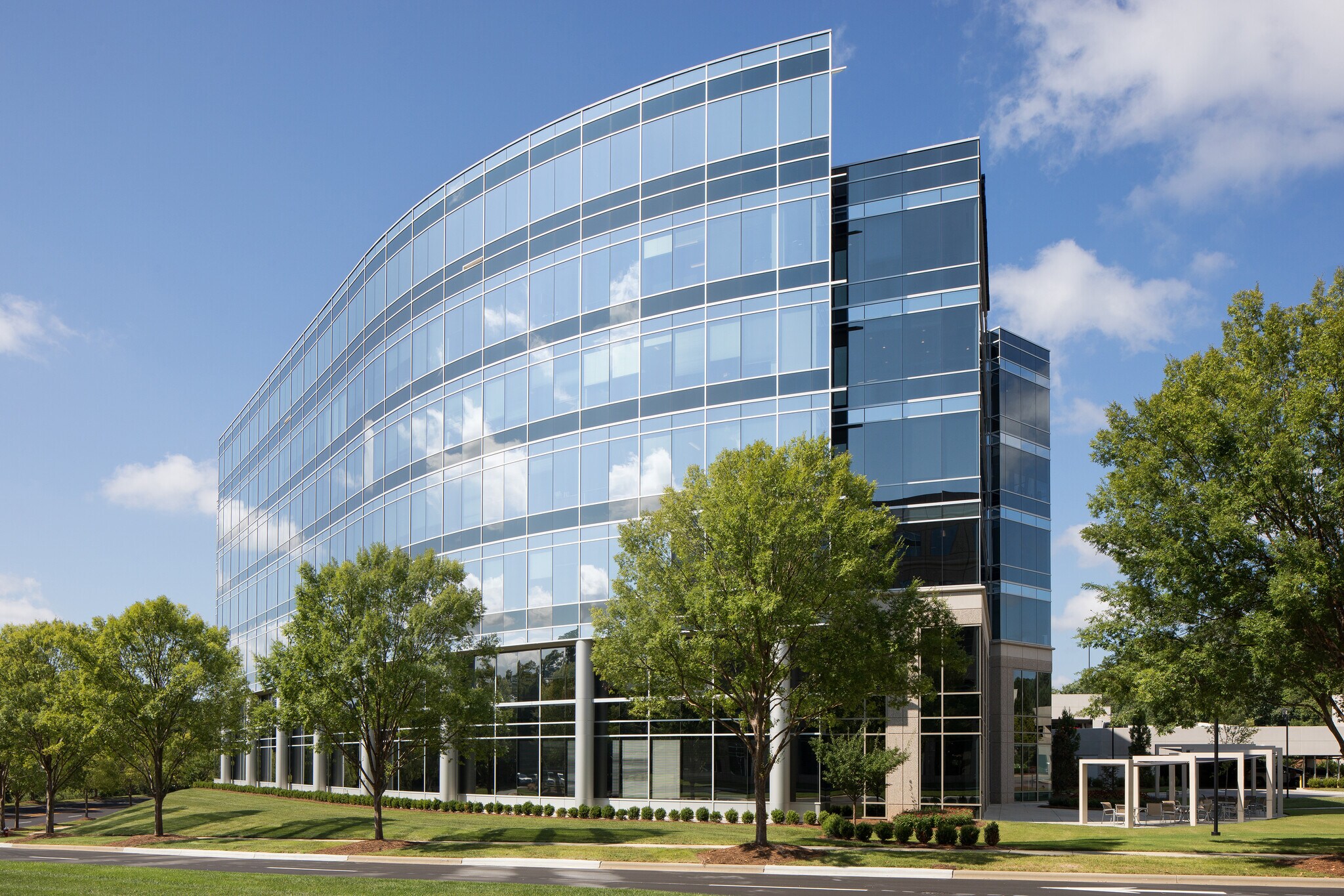 4131 Parklake Ave, Raleigh, NC à louer Photo principale– Image 1 sur 13