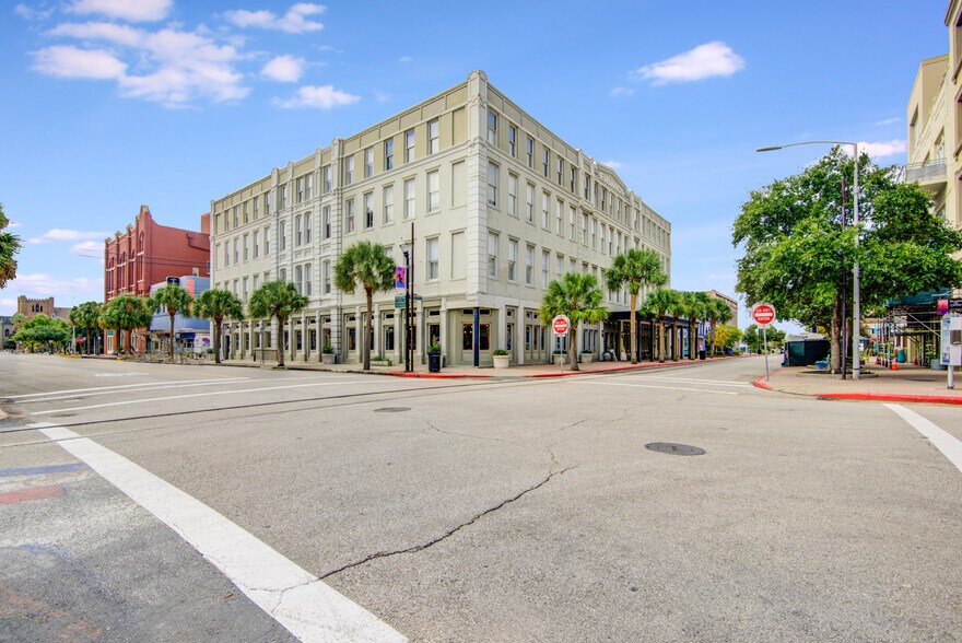 2207 Post Office St, Galveston, TX à louer - Photo de l’immeuble – Image 2 sur 24