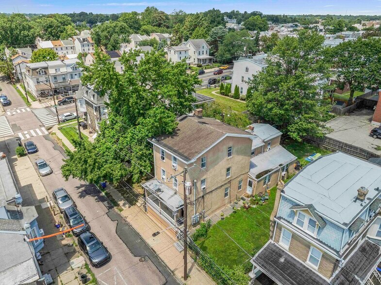 ROXBOROUGH PACKAGE portefeuille de 3 biens à vendre sur LoopNet.fr - Photo de l’immeuble – Image 3 sur 106