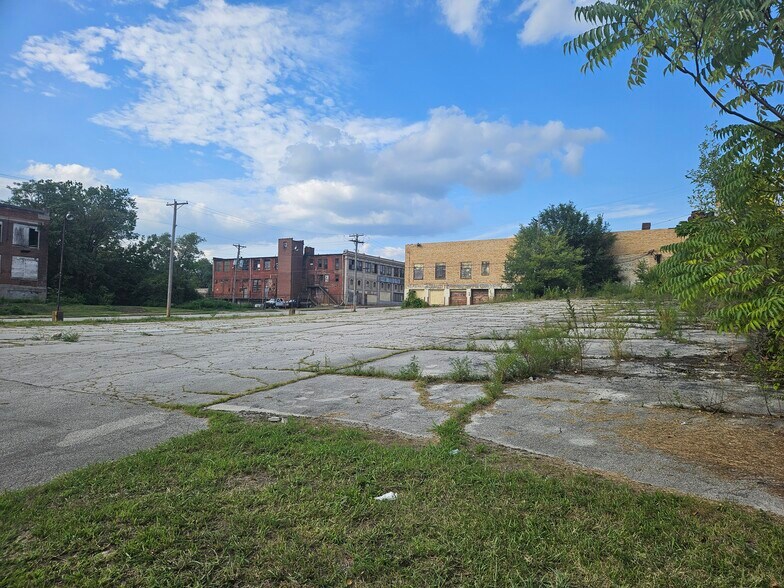 1466 Evergreen Ave, Saint Louis, MO à vendre - Photo de l’immeuble – Image 2 sur 19