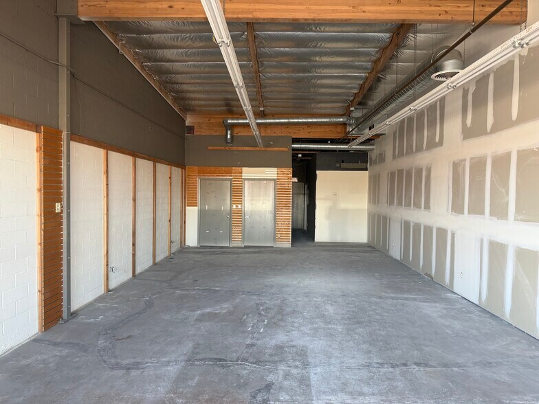 24842-24882 Muirlands Blvd, Lake Forest, CA à louer - Photo intérieure – Image 2 sur 3