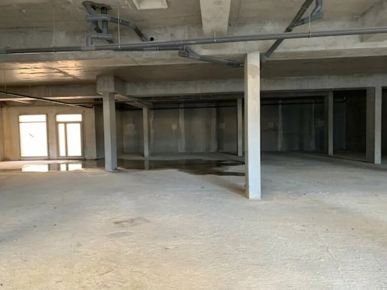 Local commercial dans Avignon à louer - Photo de l’immeuble – Image 3 sur 11