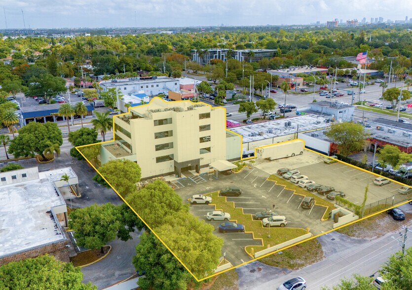 152 Ne 167th St, Miami, FL à vendre - Photo de l’immeuble – Image 3 sur 30