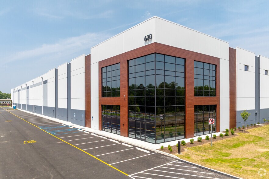 620 W Commodore Boulevard, Jackson, NJ à louer - Photo principale – Image 1 sur 13