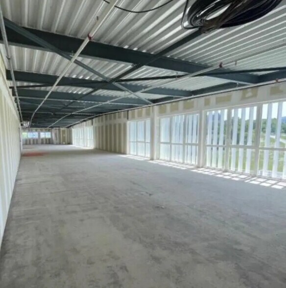 Local commercial dans Saint-Grégoire à louer - Photo de l’immeuble – Image 3 sur 19