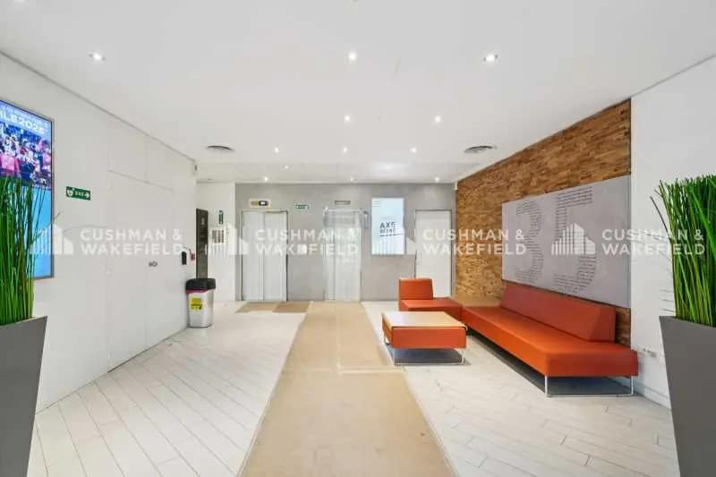 Bureau dans Issy-les-Moulineaux à louer - Hall d’entrée – Image 2 sur 14