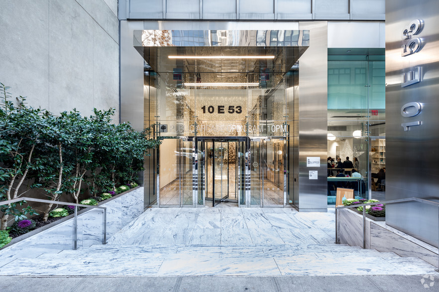 10 E 53rd St, New York, NY à louer - Photo de l’immeuble – Image 3 sur 11