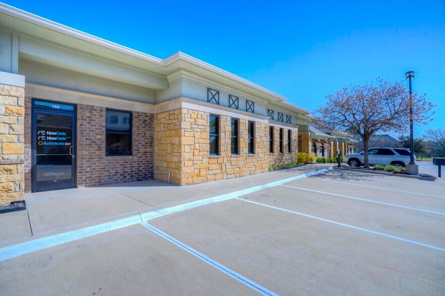 3492 Long Prairie Rd, Flower Mound, TX à louer - Photo de l’immeuble – Image 3 sur 28