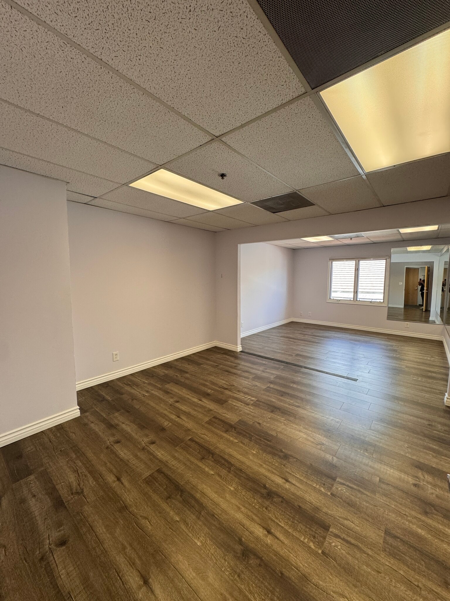 15928 Ventura Blvd, Encino, CA à louer Photo intérieure– Image 1 sur 4