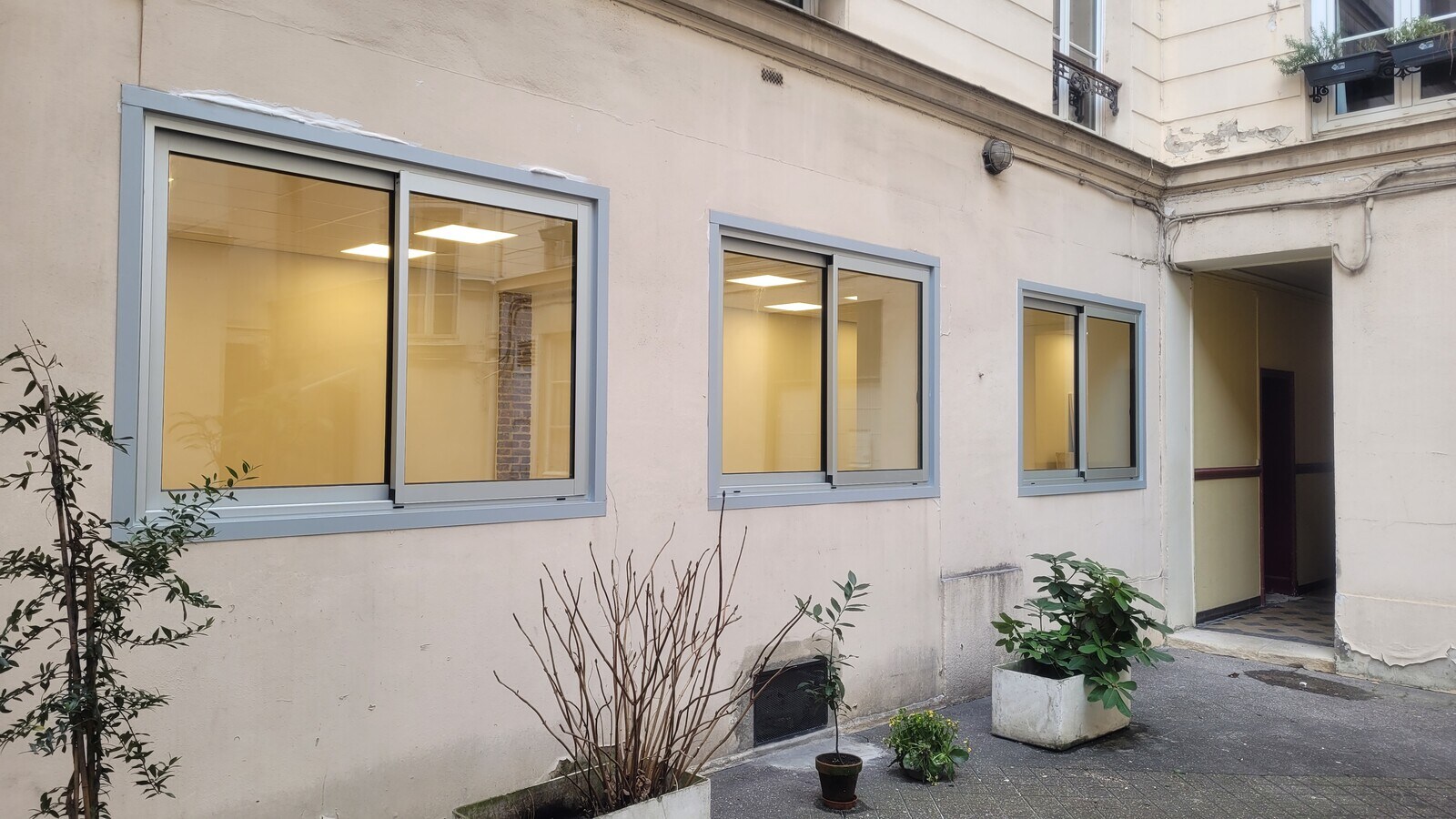 89 Rue Truffaut, Paris, PAR 75017 -  -  - Photo intérieure - Image 1 of 7