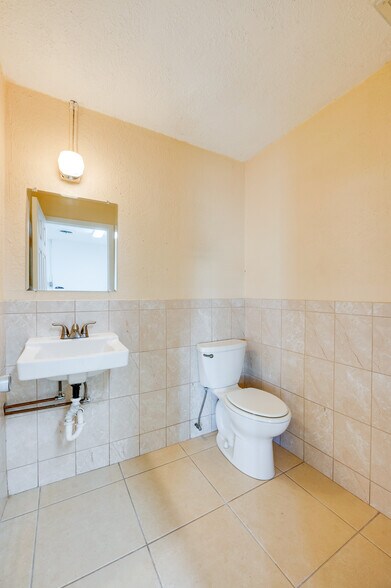 923 Beach St, Daytona Beach, FL à louer - Photo de l’immeuble – Image 3 sur 25