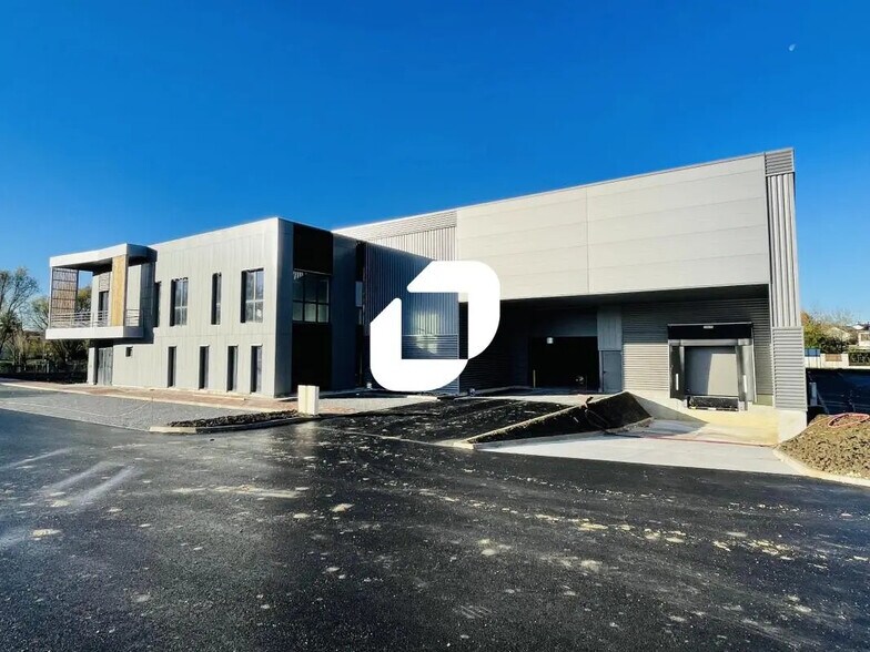 Local d’activités dans Courtry à louer - Photo de l’immeuble – Image 1 sur 7