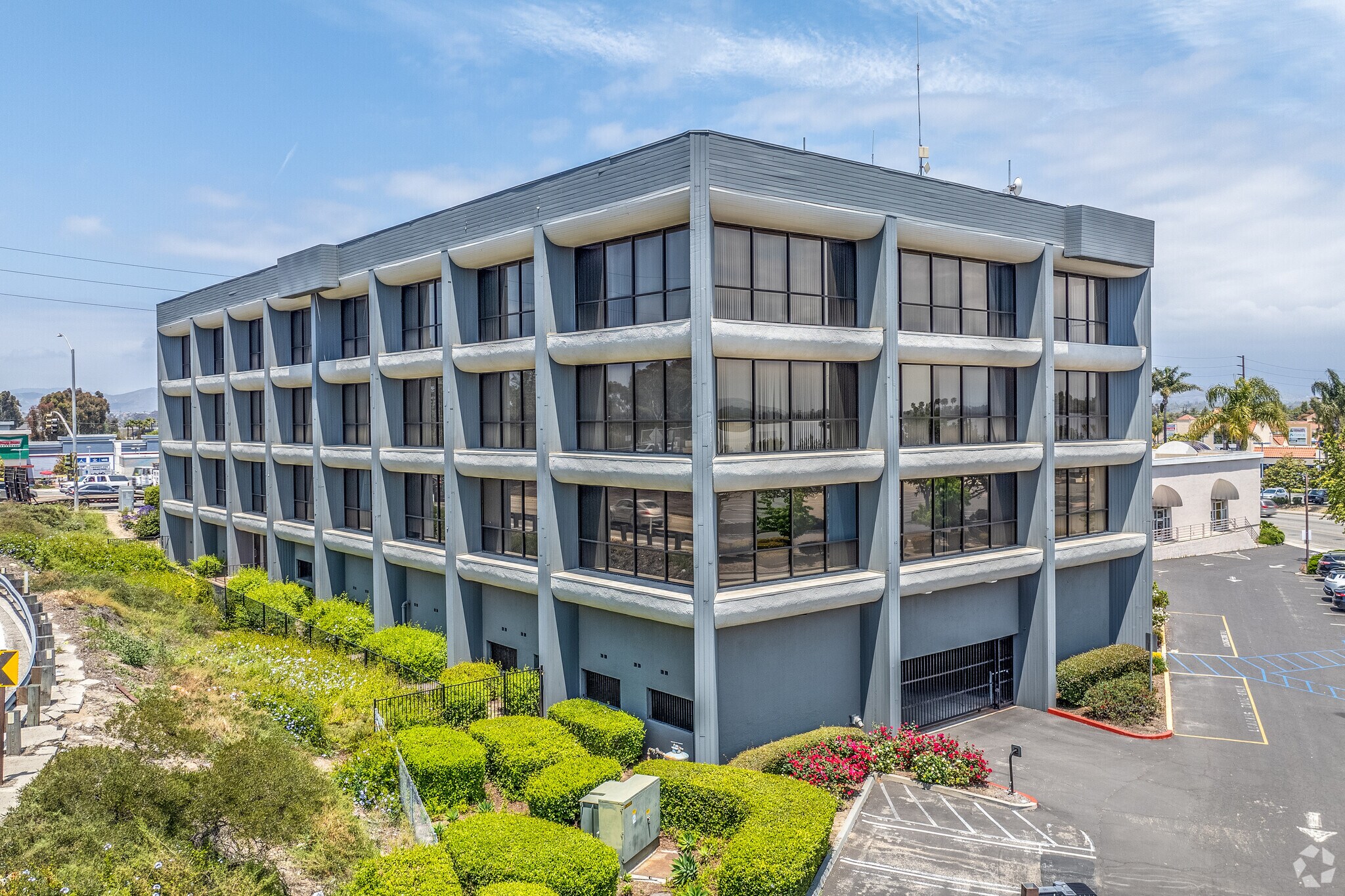 2500 E Vineyard Ave, Oxnard, CA à vendre Photo principale– Image 1 sur 7