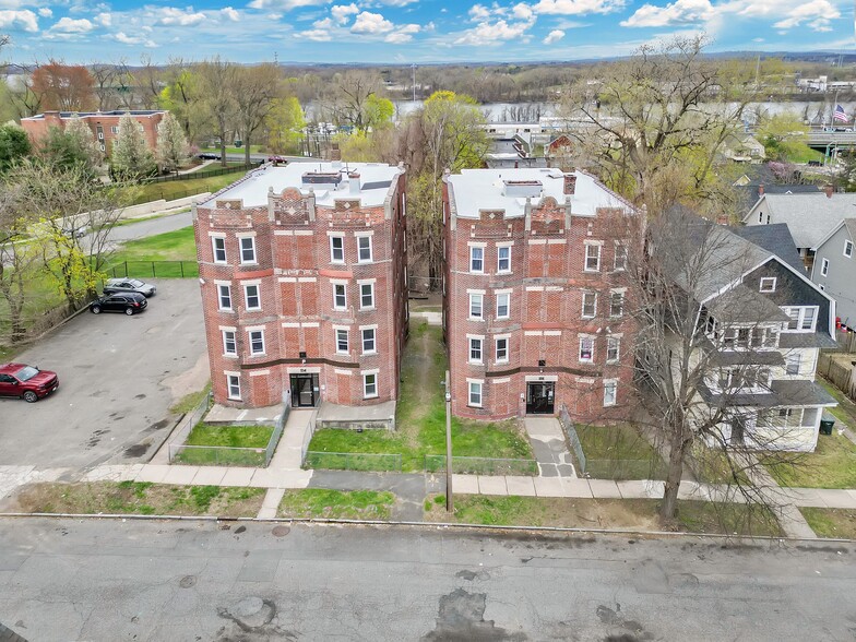 18 Coomes St, Springfield, MA à vendre - Photo de l’immeuble – Image 2 sur 8