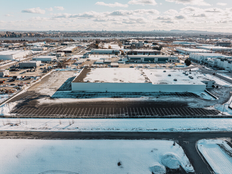 900 Pl Paul-Kane, Laval, QC à louer - Photo de l’immeuble – Image 3 sur 9