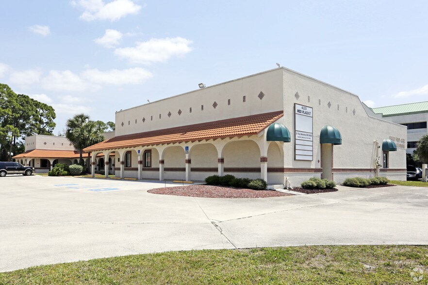 4120 Tamiami Trl, Port Charlotte, FL à louer - Photo principale – Image 1 sur 15