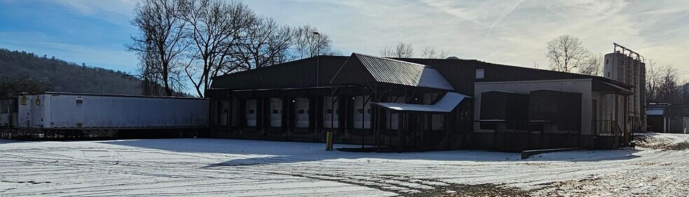 80 Cotton Mill Hl, Brattleboro, VT à louer - Photo de l’immeuble – Image 3 sur 11