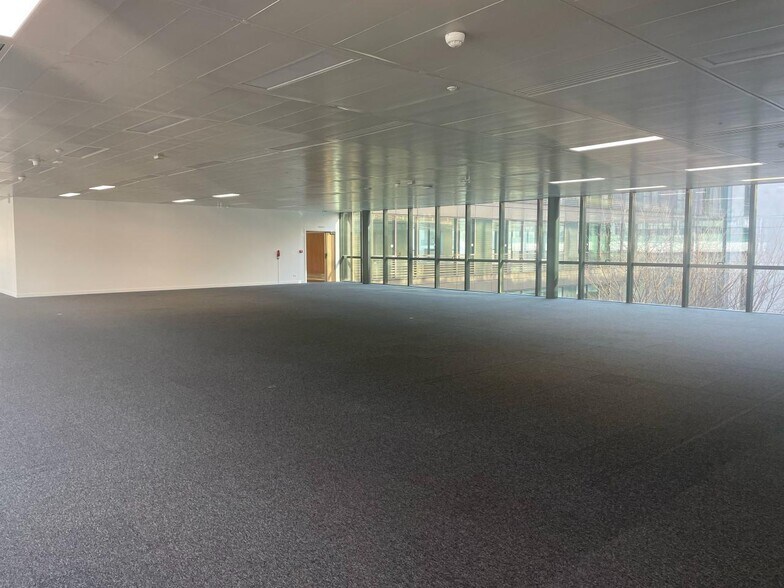 Bureau dans Saint-Denis à louer - Photo de l’immeuble – Image 3 sur 26