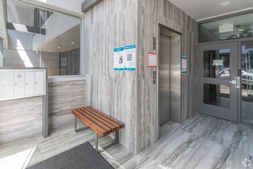 722 Cormorant St, Victoria, BC à louer - Photo de l’immeuble – Image 3 sur 4