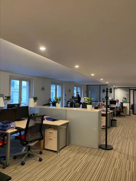 51 Rue Le Peletier, Paris à louer - Photo de l’immeuble – Image 1 sur 20
