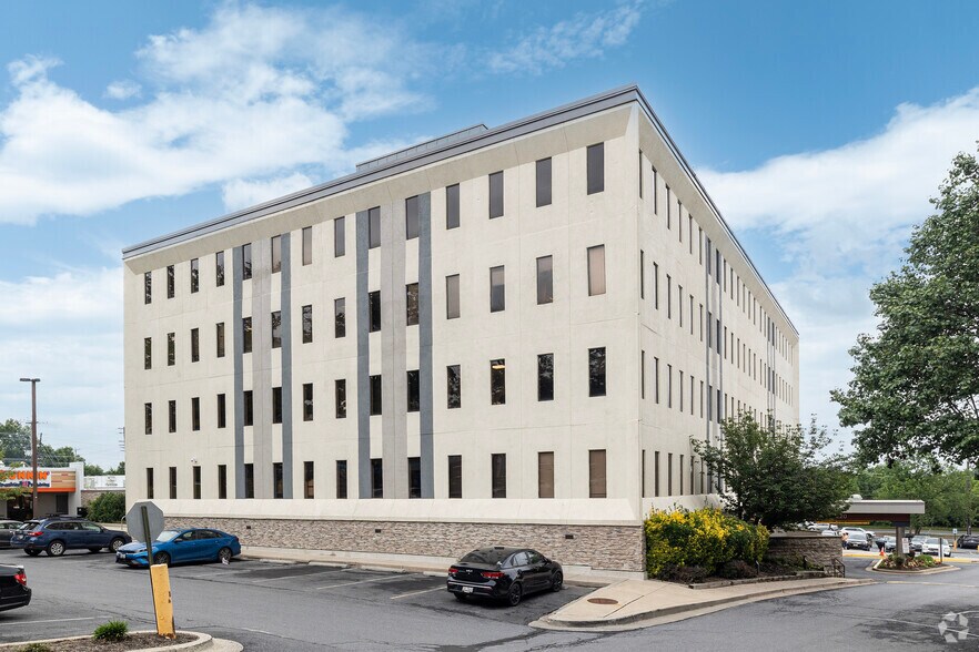 16220 Frederick Rd, Gaithersburg, MD à louer - Photo de l’immeuble – Image 2 sur 6