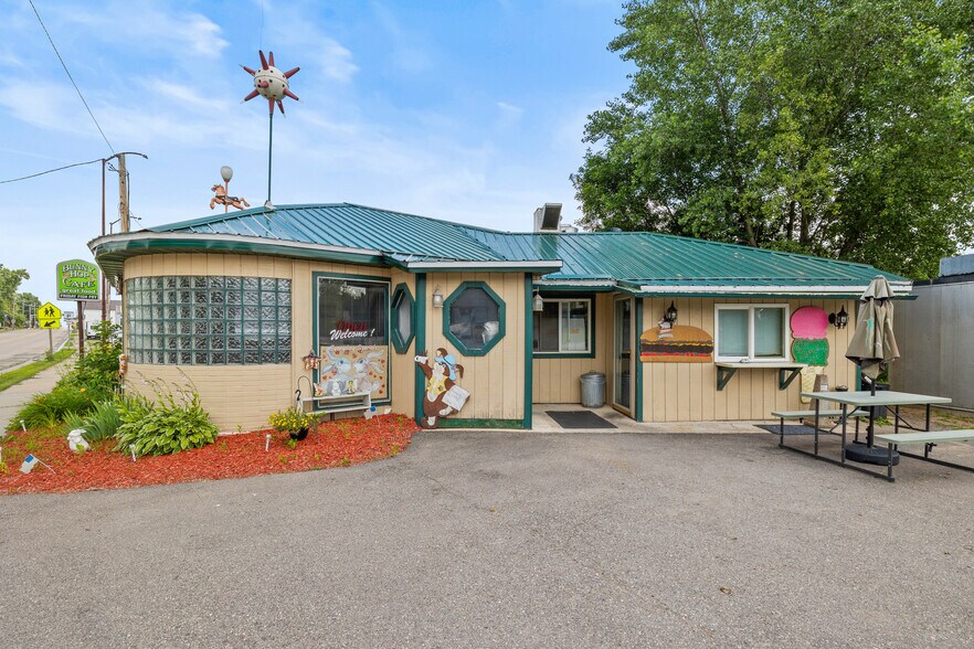 601 Main St, Junction City, WI à vendre - Photo de l’immeuble – Image 1 sur 28