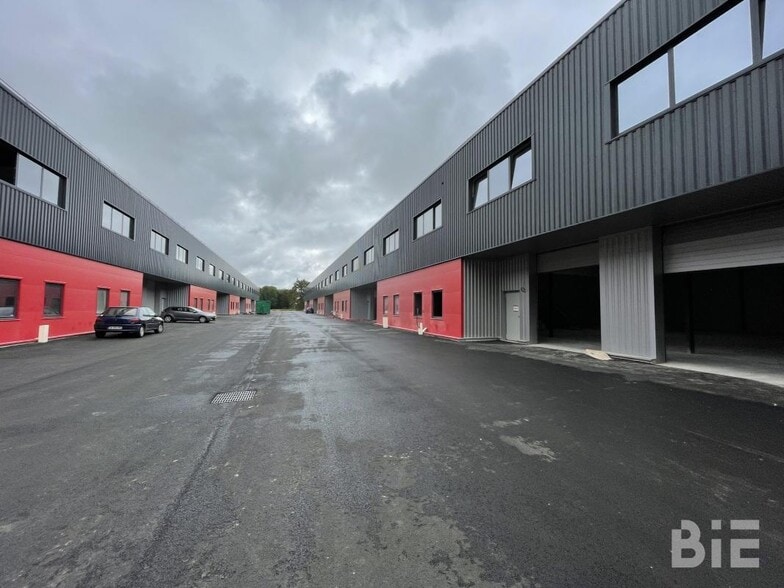 43 Bis Rue Newton, Tresses à louer - Photo de l’immeuble – Image 1 sur 4