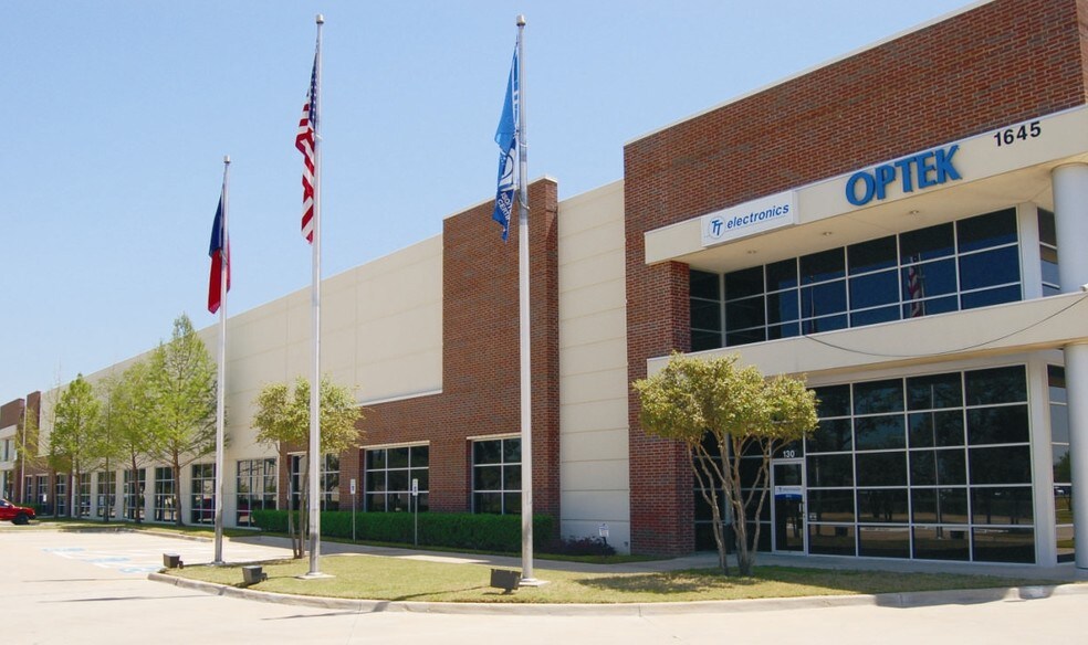 1645 Wallace Dr, Carrollton, TX à louer - Photo de l’immeuble – Image 2 sur 15