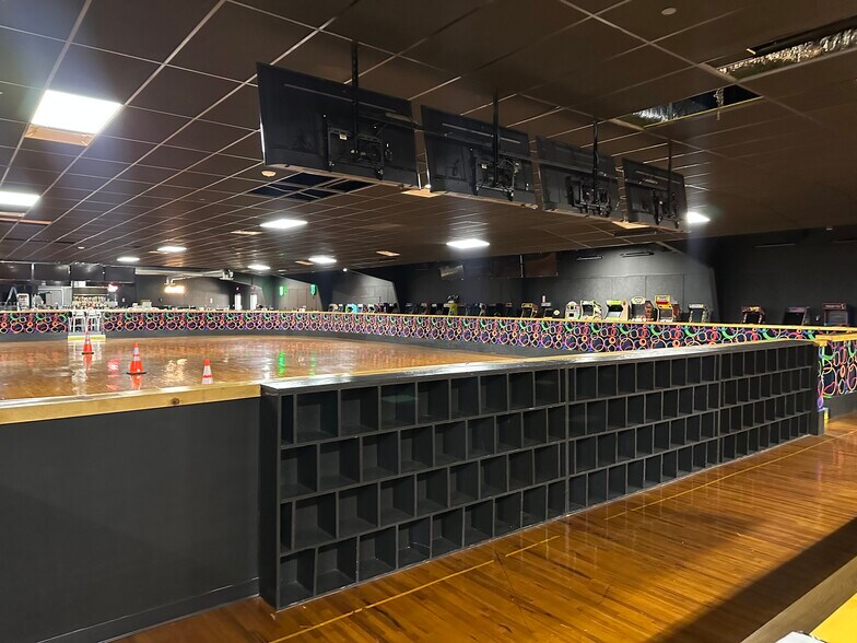 Skate Town Entertainment Venue portefeuille de 2 biens à vendre sur LoopNet.fr - Photo de l’immeuble – Image 3 sur 16