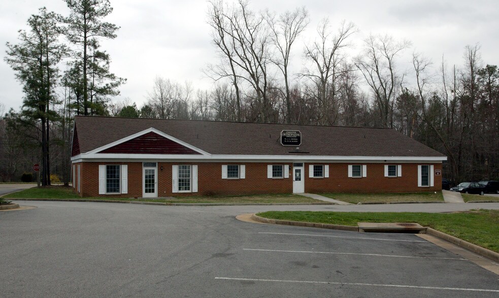 110 Old Bermuda Hundred Rd, Chester, VA à louer - Photo de l’immeuble – Image 2 sur 3