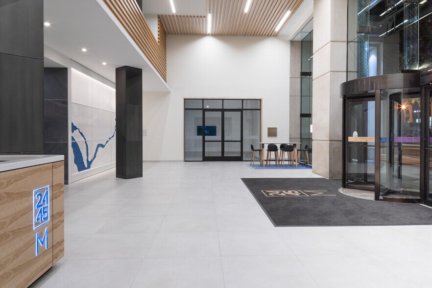 2445 M St NW, Washington, DC à louer - Hall d’entrée – Image 2 sur 23