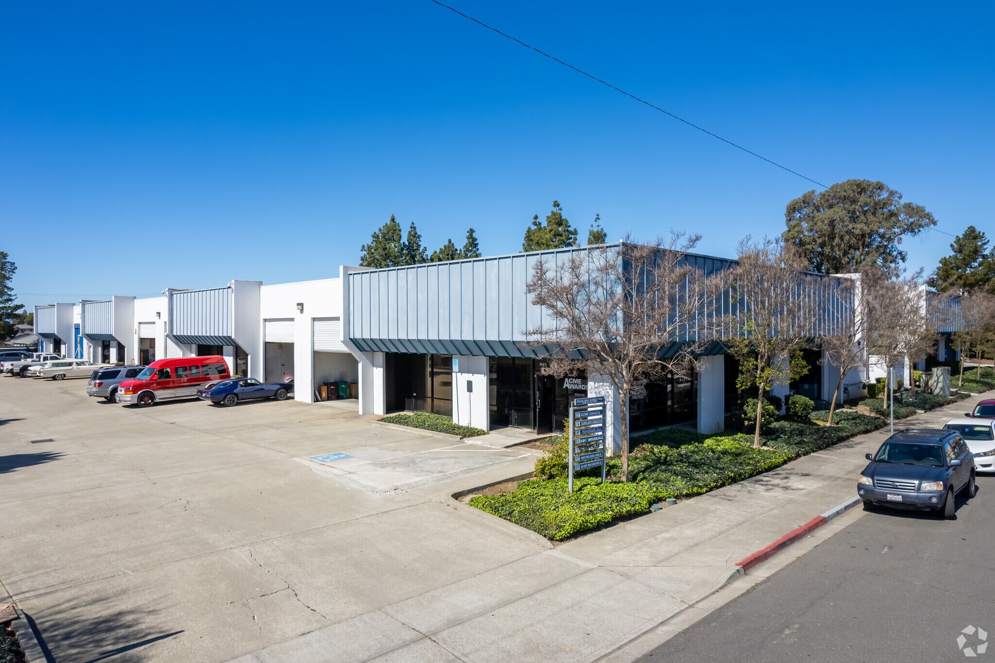 25613 Dollar St, Hayward, CA à vendre Photo principale– Image 1 sur 8