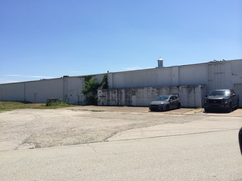 1598 Mission Rd, Latrobe, PA à louer - Photo de l’immeuble – Image 3 sur 6