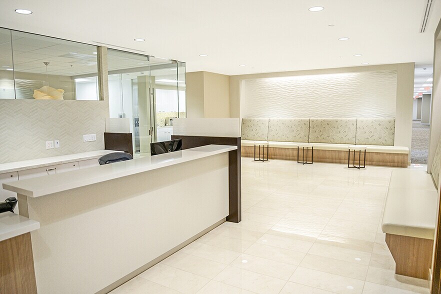 26565-26575 W Agoura Rd, Calabasas, CA à louer - Photo intérieure – Image 2 sur 5