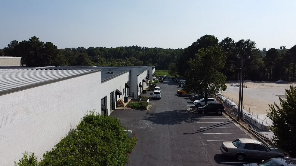 2810 Yonkers Rd, Raleigh, NC à louer - Photo de l’immeuble – Image 2 sur 11