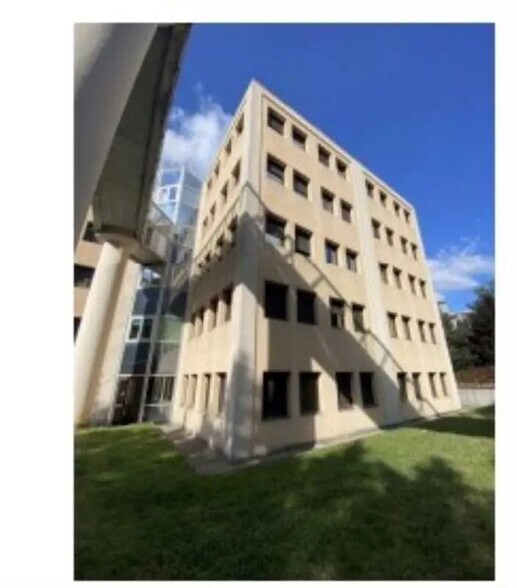 Bureau dans Villeurbanne à louer - Photo de l’immeuble – Image 1 sur 7