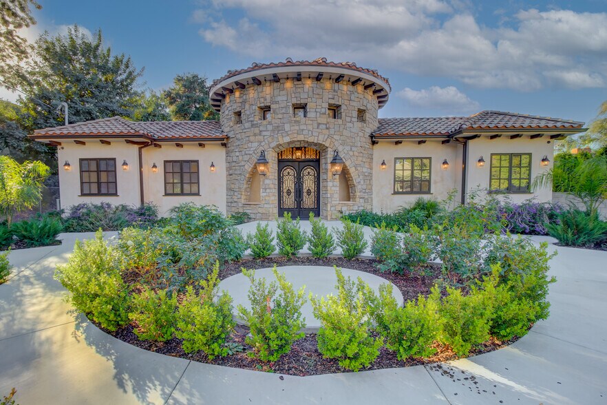 5647 Beckford Ave, Tarzana, CA à louer - Photo de l’immeuble – Image 1 sur 12