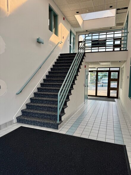 303 Market St, Kingston, PA à louer - Hall d’entrée – Image 2 sur 4