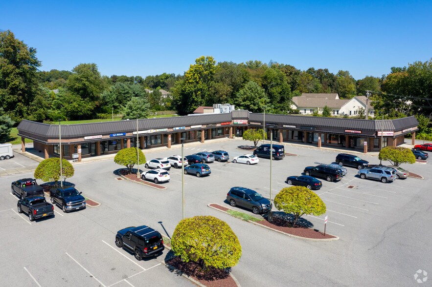 2593 Route 52, East Fishkill, NY à louer - Photo principale – Image 1 sur 2