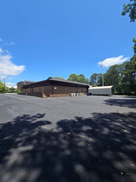 340 9th Avenue Dr NE, Hickory, NC à louer - Photo de l’immeuble – Image 3 sur 6