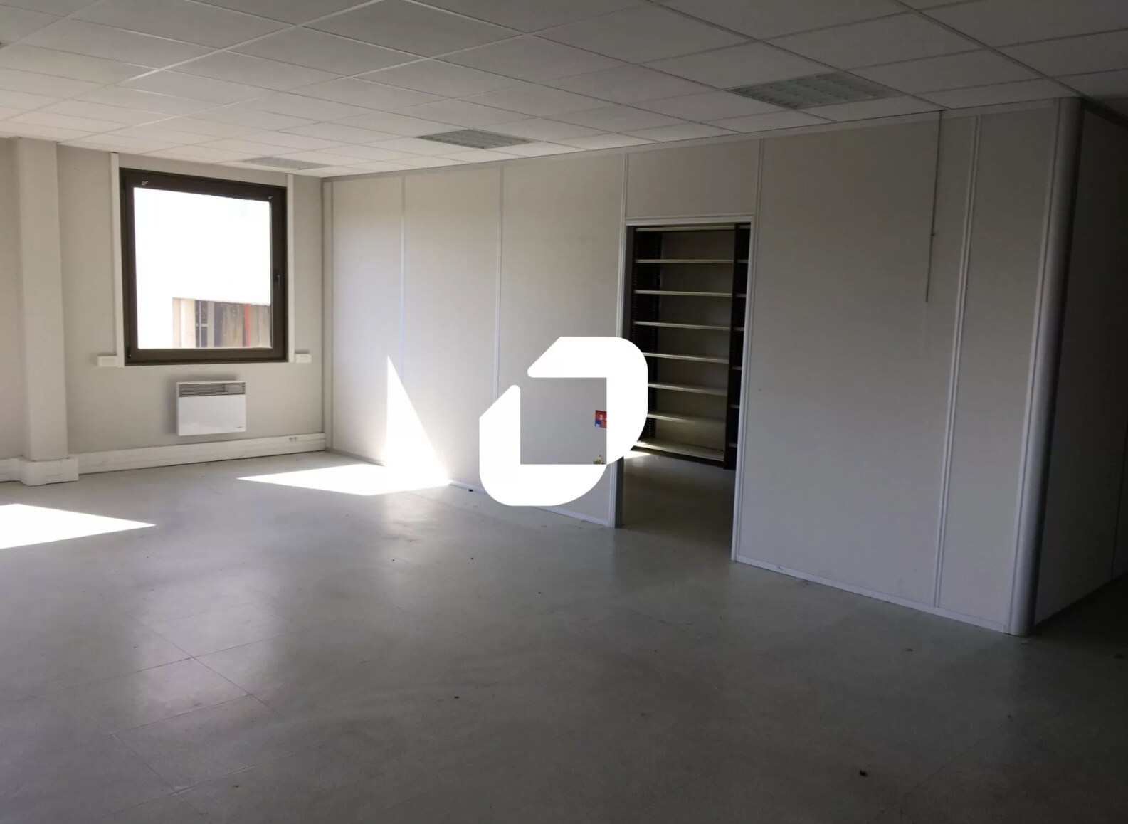 Bureau dans Lisses à louer Photo intérieure– Image 1 sur 1
