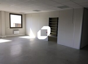 Bureau dans Lisses à louer Photo intérieure– Image 1 sur 1